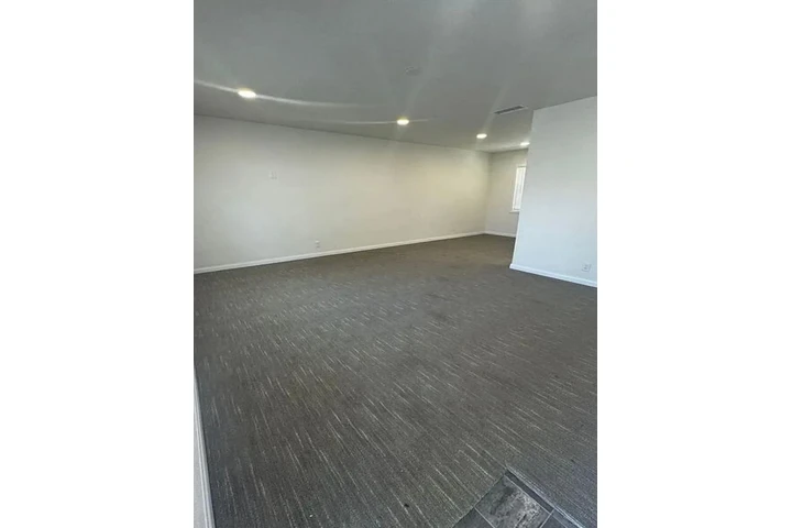 $2500 : READY TO MOVE IN HOME image 3