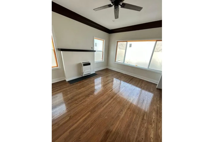 $1100 : Rento Apto En los Angeles! image 3