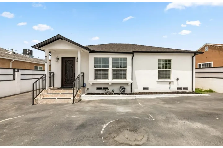 $2500 : 3Bed 2Bath House in South Gate image 1