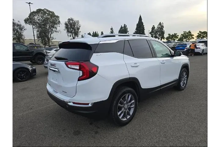 $26995 : GMC Terrain 2024 AWD SLT 4dr image 2