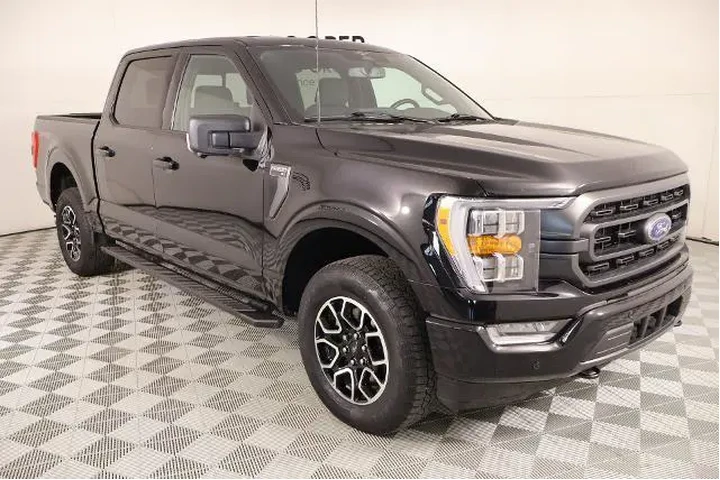 $39210 : Ford F-150 2023 4x4 XLT 4dr image 1