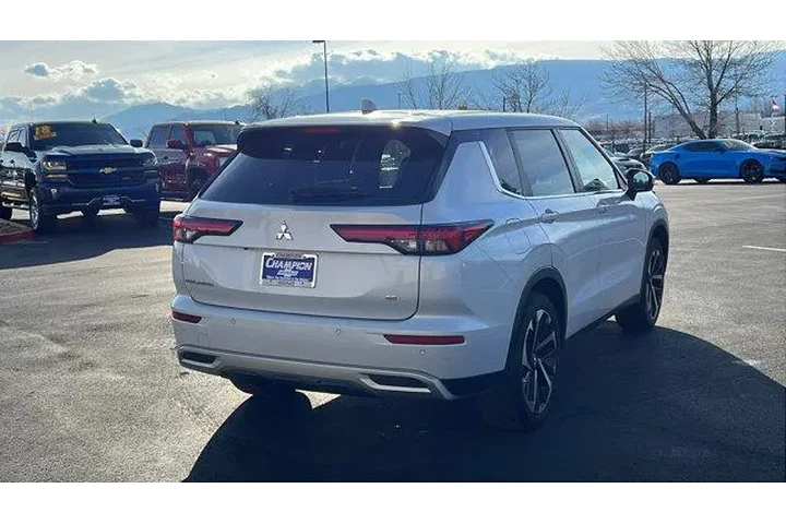 $26484 : Mitsubishi Outlander 2023 SE image 5