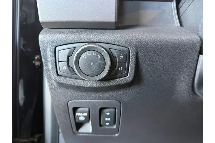 $21981 : Ford F-150 2017 4x2 XLT 4dr image 4