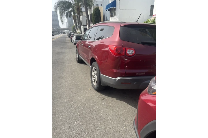 $2600 : Chevy traverse en venta image 3