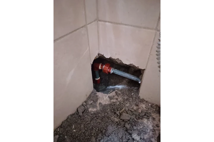 R.A.D plomería Quito 098712082 image 1