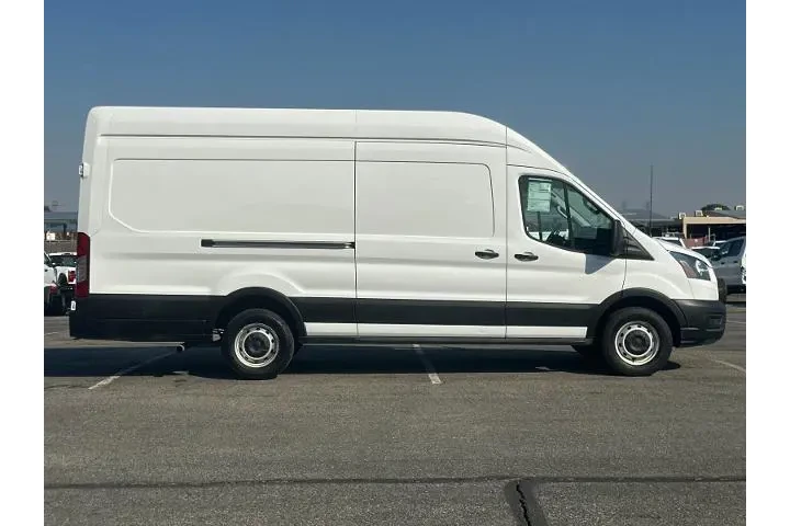 $32420 : Ford Transit 2022 250 3dr LW image 2
