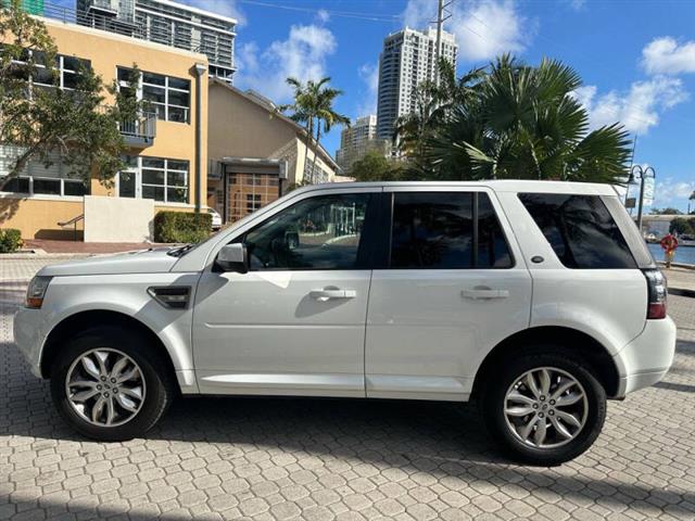 $7995 : 2014 Land Rover LR2 HSE LUX image 9