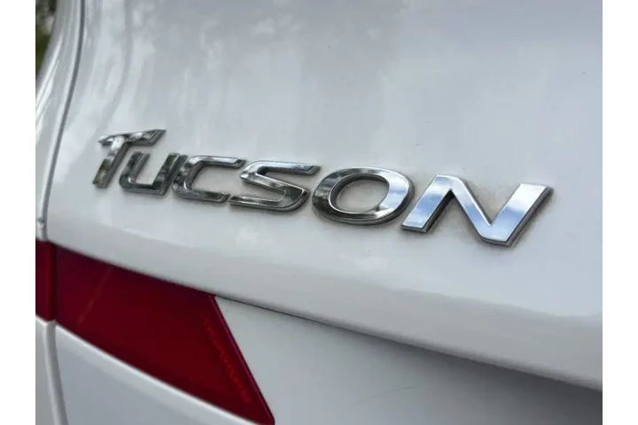 $10900 : 2019 Tucson SE image 10