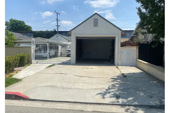 $1000 : LOCATION...LOCATION...LOCATION image 1