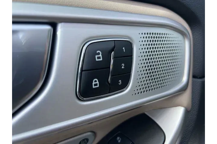 $32325 : Ford Explorer 2023 AWD Limit image 8