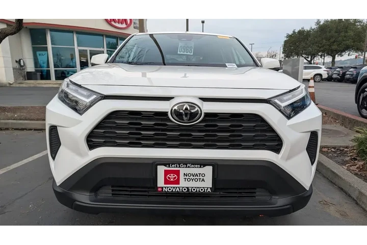$27995 : 2023 RAV4 LE image 8