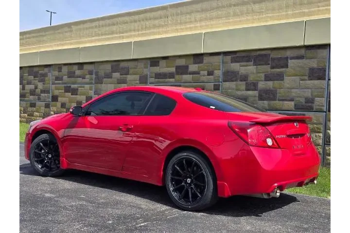 $9996 : Nissan Altima 2010 3.5 SR 2d image 8