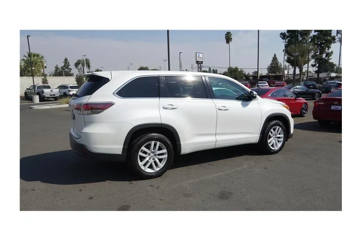 $18984 : 2015 Highlander LE Sport Util image 6