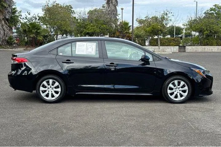 $19888 : Toyota Corolla 2023 LE 4dr S image 2