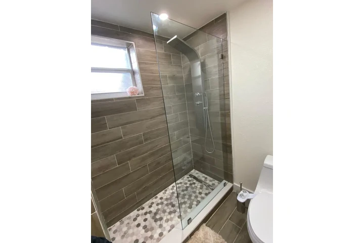 Glass shower doors image 6
