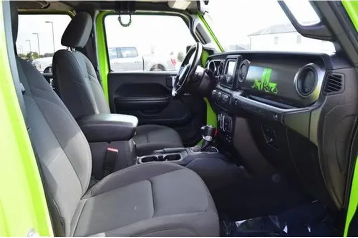 $31850 : Jeep Wrangler Unlimited 2021 image 9