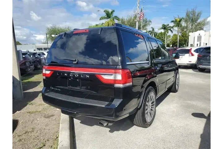 $18990 : Lincoln Navigator 2017 4x2 S image 6