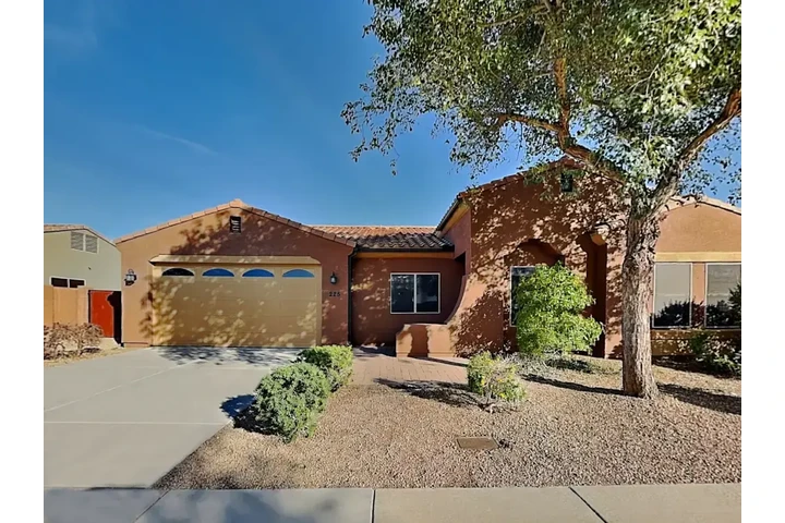 $1100 : 3bed/2bath Apartment image 10