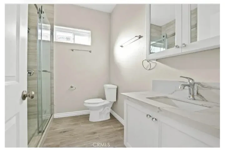 $900 : CUARTO EN CASA NUEVA image 4