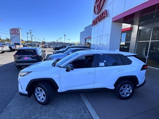 $31734 : 2024 RAV4 LE image 3