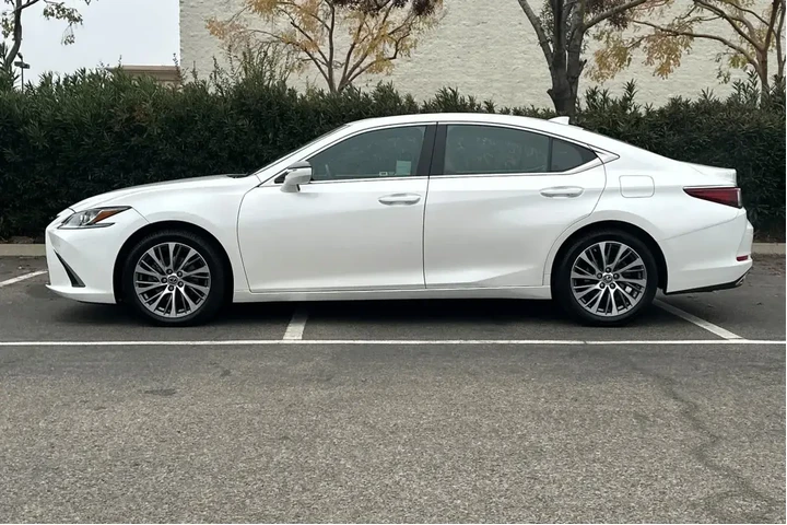 $29995 : Lexus ES 350 2019 F SPORT 4d image 5