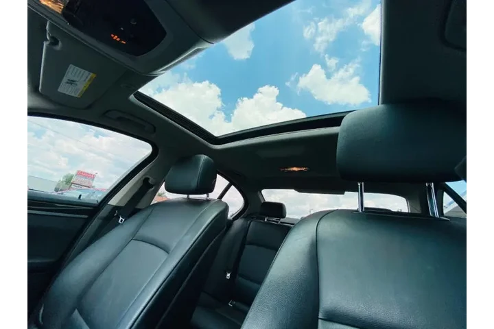 2013 BMW 5 Series 528i xDrive image 9