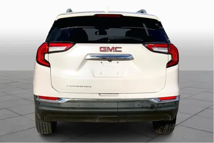 $20381 : GMC Terrain 2022 SLT 4dr SUV image 4