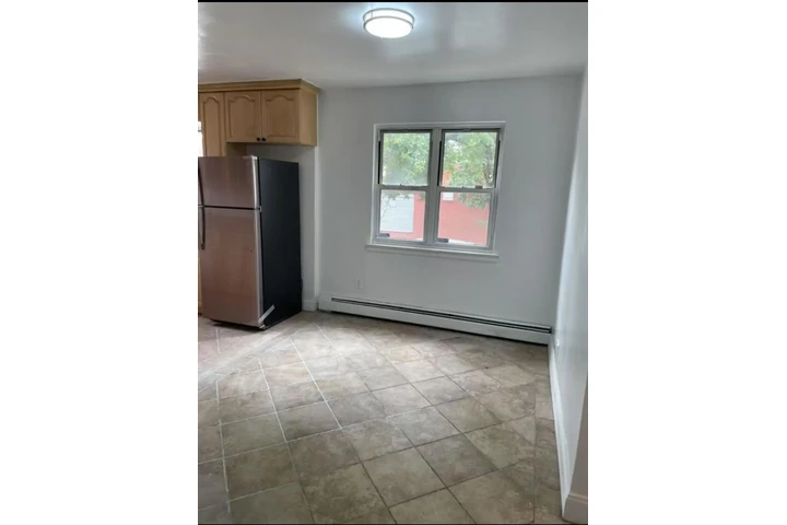$1400 : Private home image 1