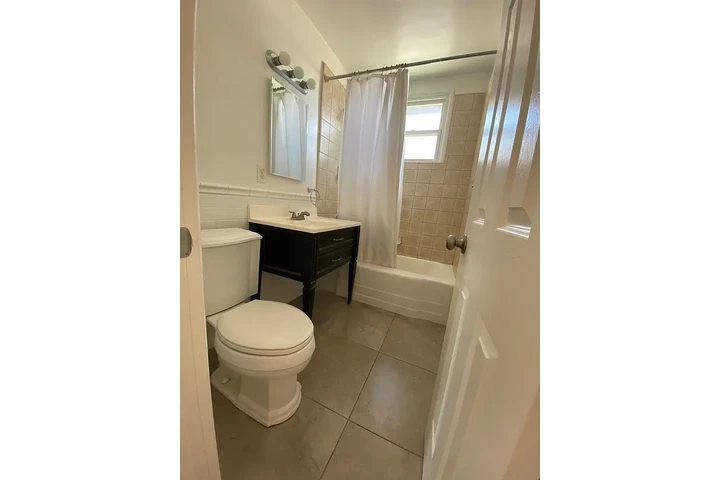 $800 : Encantadora casa de 2 dormitor image 3
