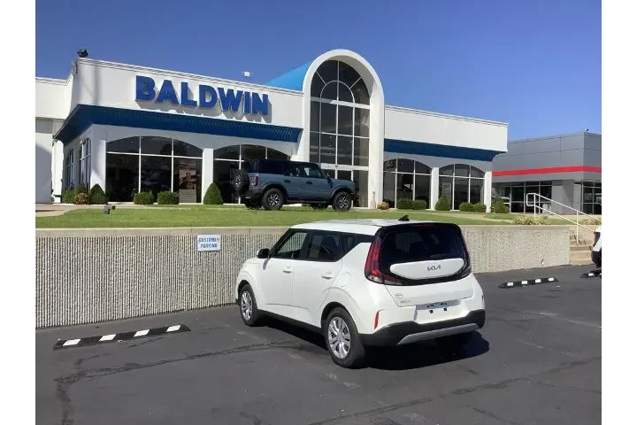 $21950 : Kia Soul 2024 LX 4dr Crossov image 5