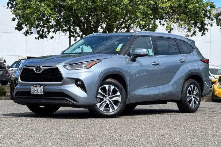 $30996 : Toyota Highlander 2021 XLE 4 image 1