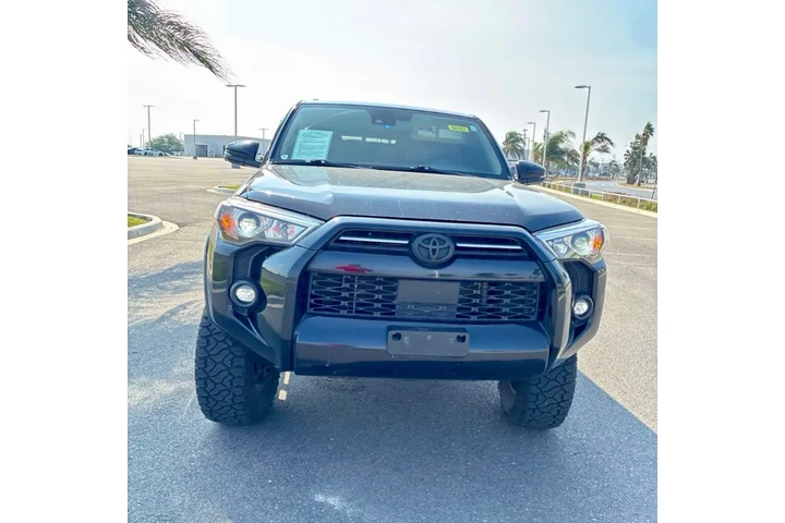 $26995 : 2021 4Runner image 6