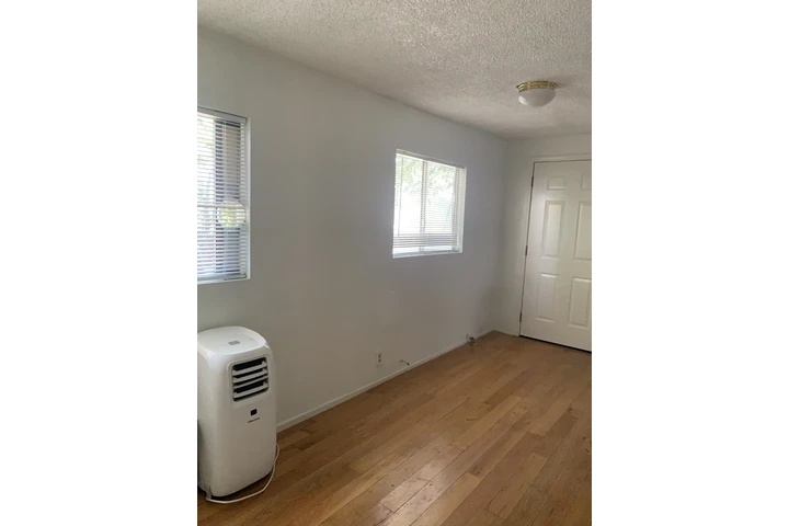 $1800 : Casa privada Huntington Park image 10