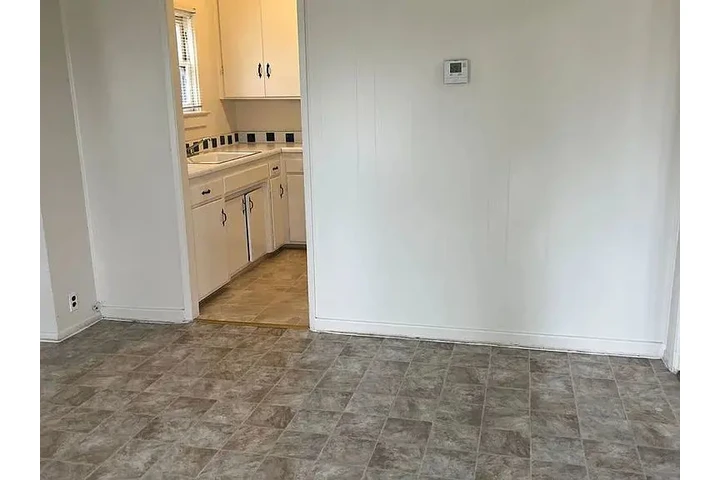 $700 : Amplia casa de 1 dormitorio image 3