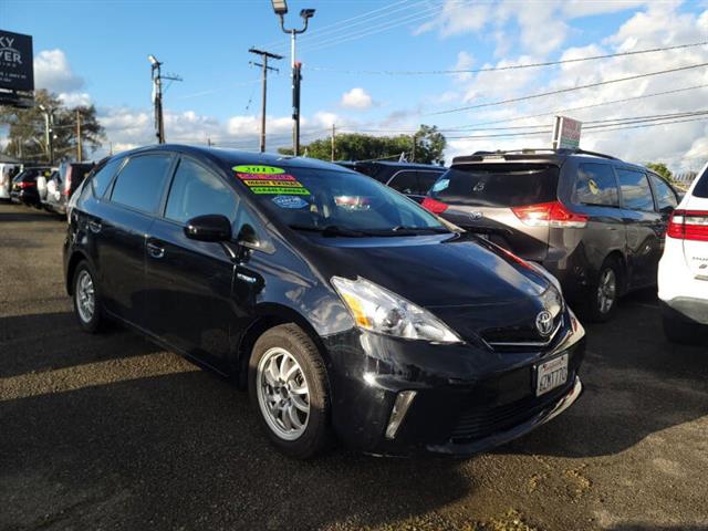 $9999 : 2013 Prius v Three image 2