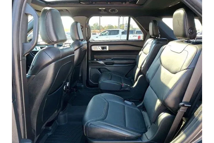 $33900 : Ford Explorer 2020 AWD ST 4d image 9