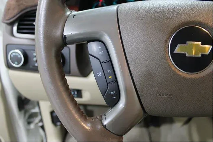 $16982 : Chevrolet Suburban 2011 4x4 image 10