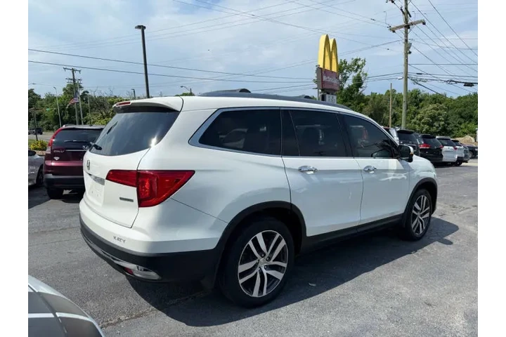 $17495 : 2017 Pilot Touring image 9