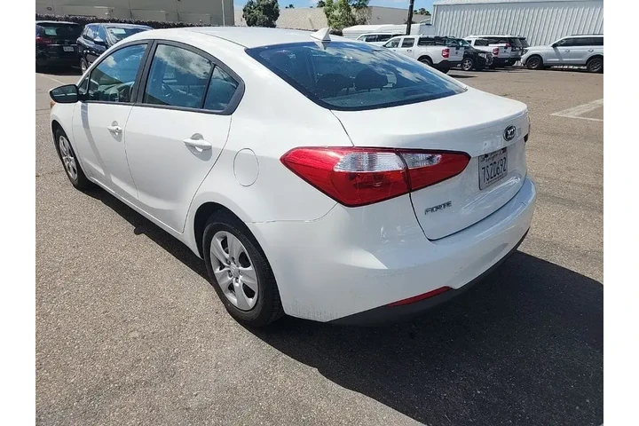 $8991 : Kia Forte 2016 LX 4dr Sedan image 10
