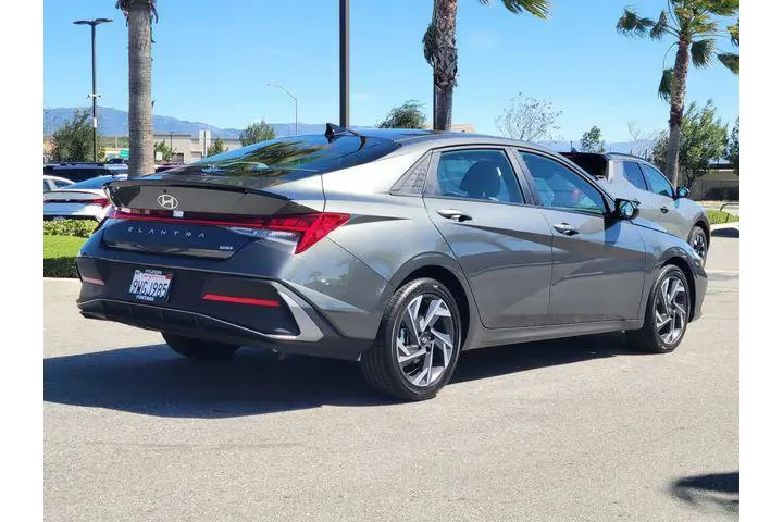 $23171 : Hyundai ELANTRA Hybrid 2025 image 2
