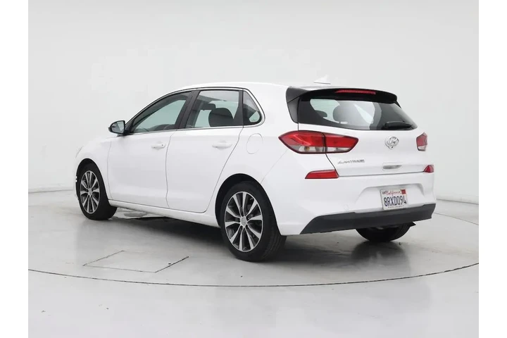 $13998 : Hyundai ELANTRA GT 2020 4dr image 2