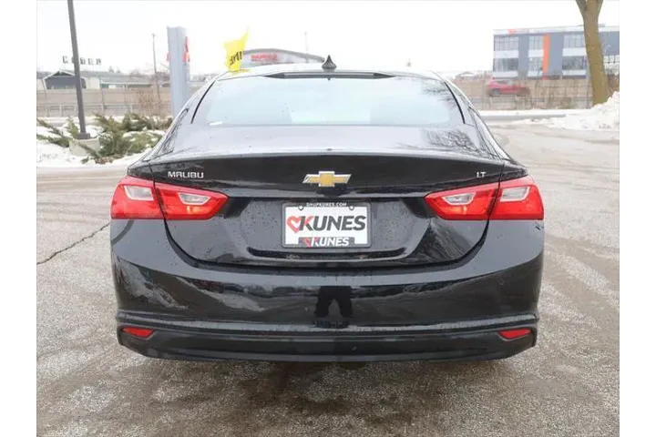 $17977 : Chevrolet Malibu 2024 LT 4dr image 8