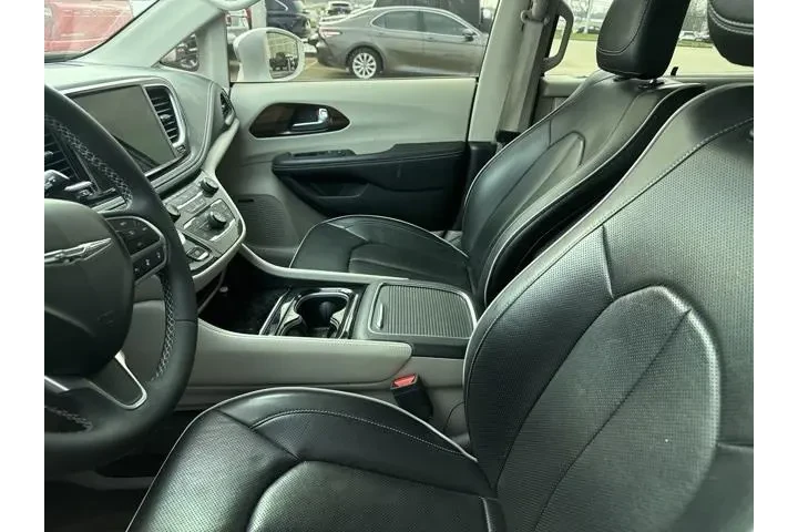$34932 : Chrysler Pacifica 2022 AWD L image 4
