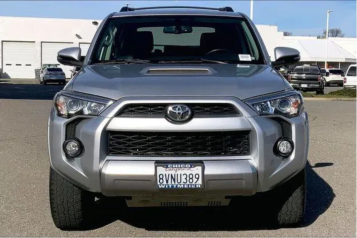 $29985 : Toyota 4Runner 2018 4x4 SR5 image 3