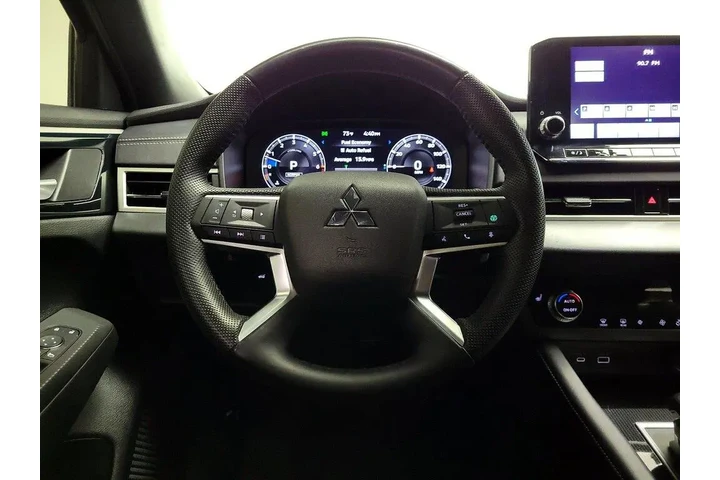 $24998 : Mitsubishi Outlander 2023 SE image 10