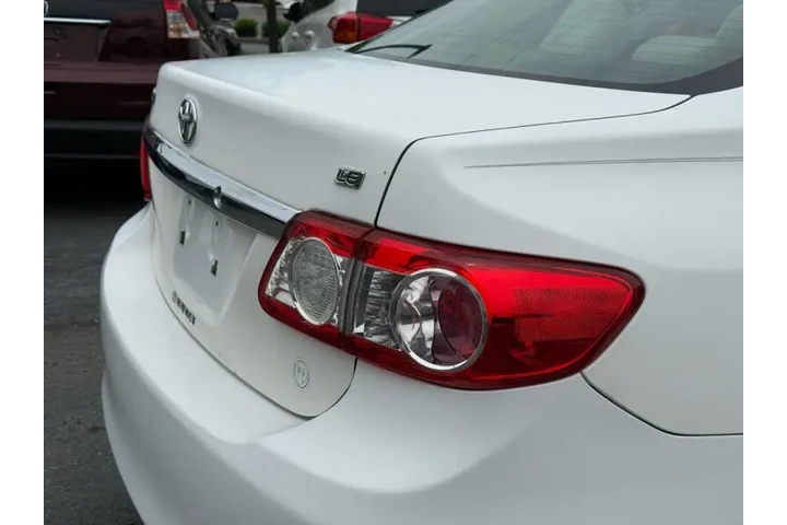 $9395 : 2013 Corolla LE image 6