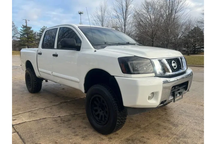 $12997 : 2014 Titan SV image 1