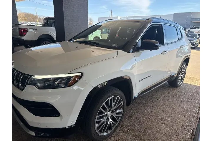 $23963 : Jeep Compass 2023 4x4 Limite image 1