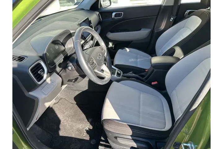 $17500 : Hyundai VENUE 2023 SEL 4dr C image 5