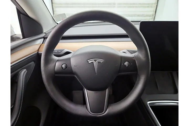 $33998 : Tesla Model Y 2023 AWD Long image 10